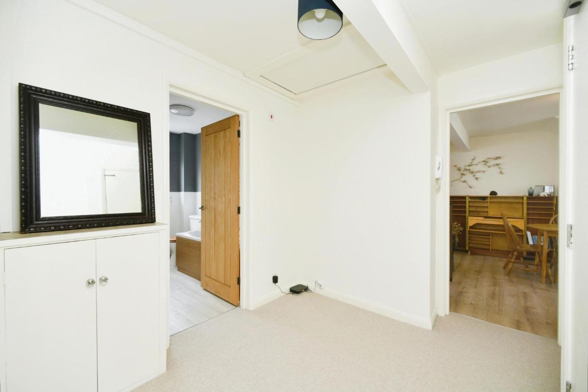 Sunny Seaside Sanctuary - Two Bedroom Apartment برايتون المظهر الخارجي الصورة