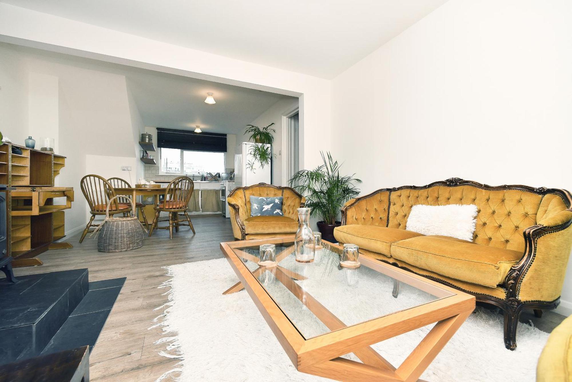 Sunny Seaside Sanctuary - Two Bedroom Apartment برايتون المظهر الخارجي الصورة